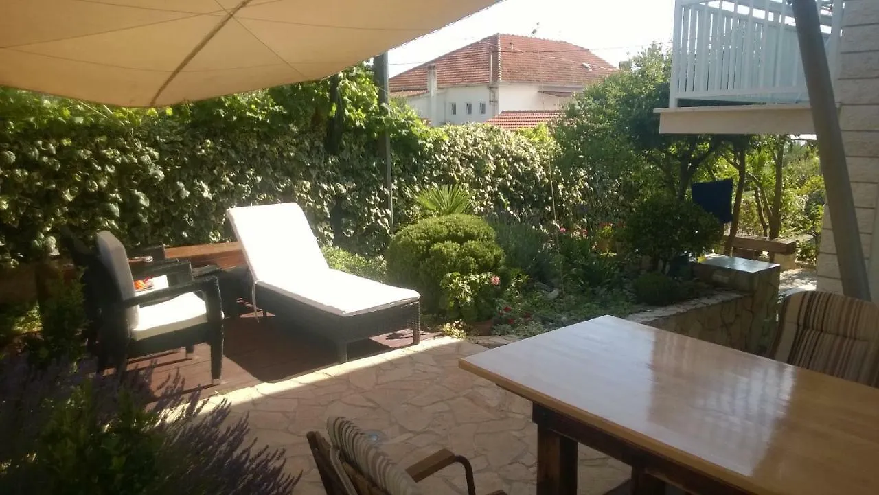 House Mare Apartment Trogir 0*,